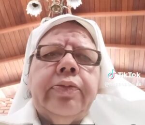 LA MONJA TIKTOKER: HERMANA ANA LUISA ESPINOZA LLEVA LA ORACIÓN DIARIA Y LA FE A LAS REDES SOCIALES