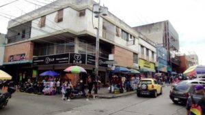 AUTORIDADES DE TRUJILLO PRESIONAN AL COMERCIO PARA BAJAR PRECIOS DE ALIMENTOS ANTE “DISMINUCIÓN” DEL PRECIO DÓLAR PARALELO