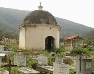 NI LOS MUERTOS ESCAPAN A LA DELINCUENCIA: DENUNCIAN ROBO EN LAS TUMBAS DEL CEMENTERIO DE CARACHE