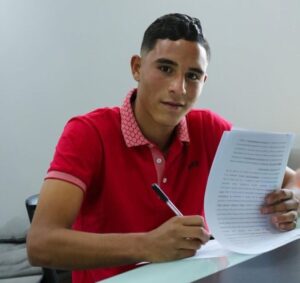 JOVEN CARACHERO DIEGO ALFONZO SÁNCHEZ SOSA FIRMA CON DEPORTIVO LA GUAIRA